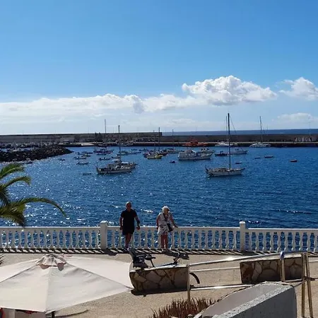 Apartment With Swimmingpool, Wifi And Free Parking In