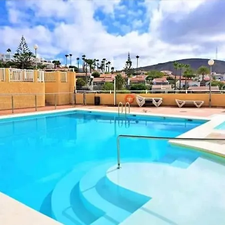 With Swimmingpool, Wifi And Free Parking In